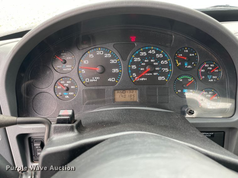 image for item IC9327 2006 International 7400  bucket truck