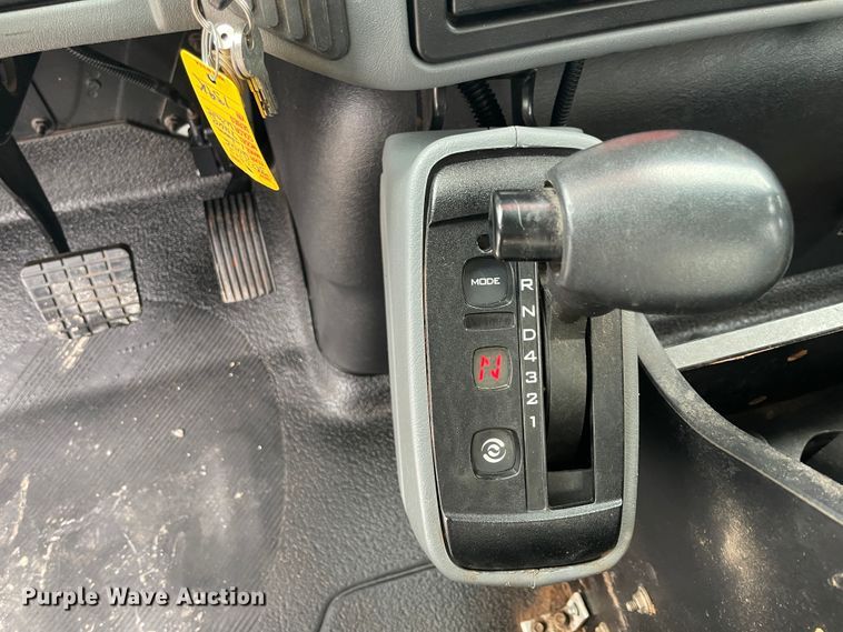 image for item IC9327 2006 International 7400  bucket truck