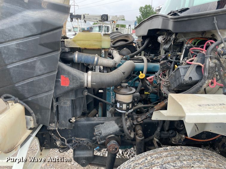 image for item IC9327 2006 International 7400  bucket truck