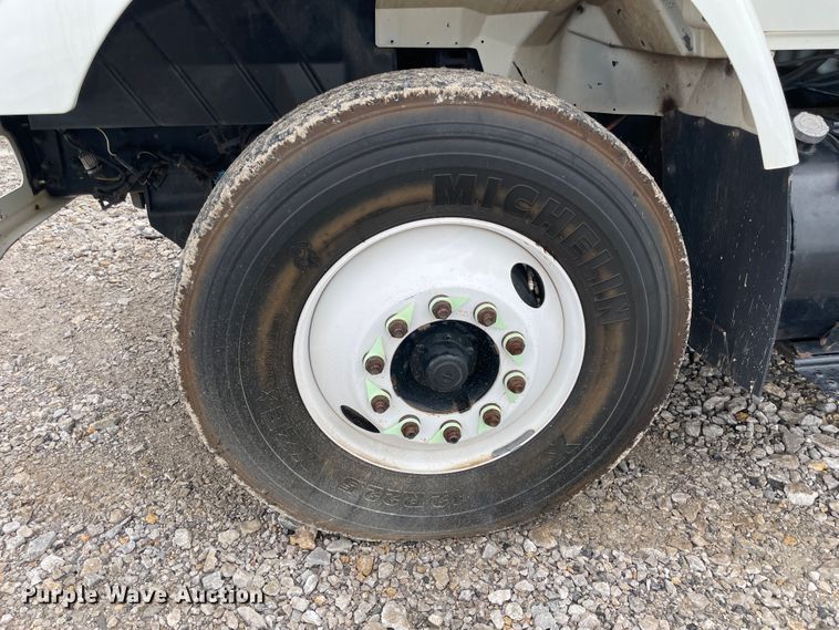 image for item IC9327 2006 International 7400  bucket truck