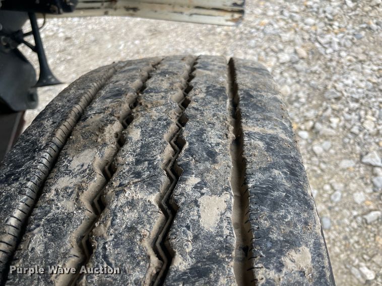 image for item IC9327 2006 International 7400  bucket truck