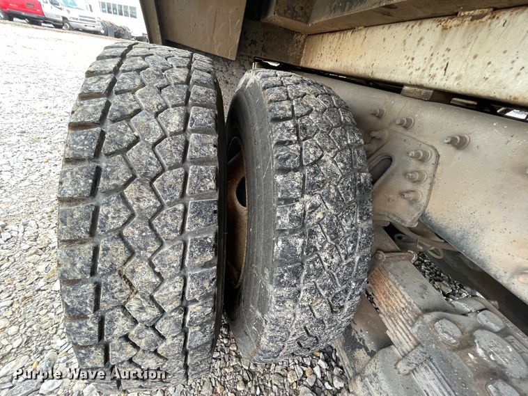 image for item IC9327 2006 International 7400  bucket truck