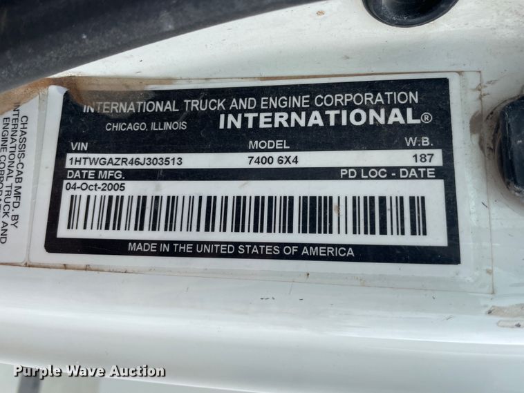 image for item IC9327 2006 International 7400  bucket truck