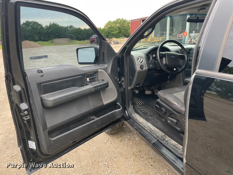 image for item IC9376 2005 Ford F150  SuperCab pickup truck