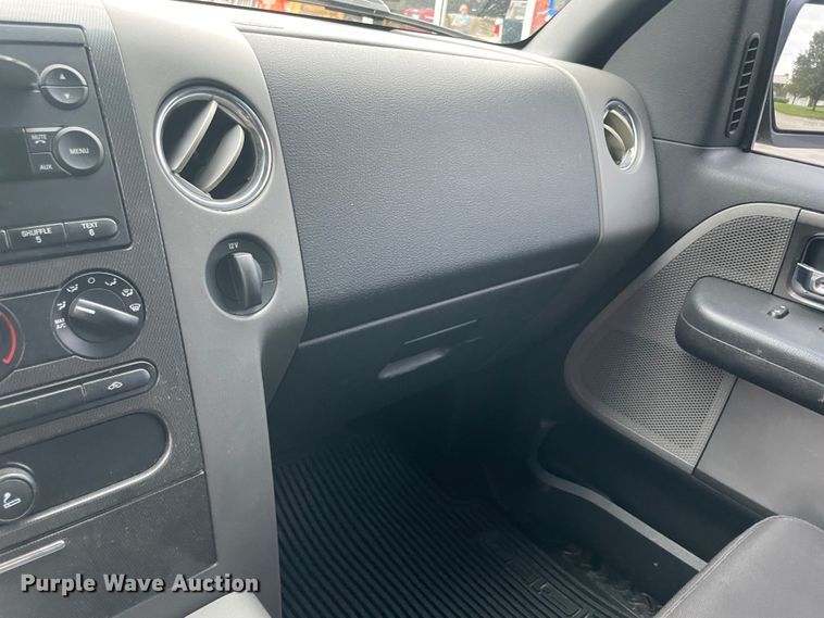 image for item IC9376 2005 Ford F150  SuperCab pickup truck