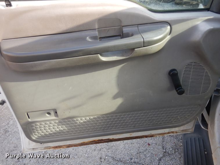 image for item ID9891 1999 Ford F550 Super Duty  flatbed truck