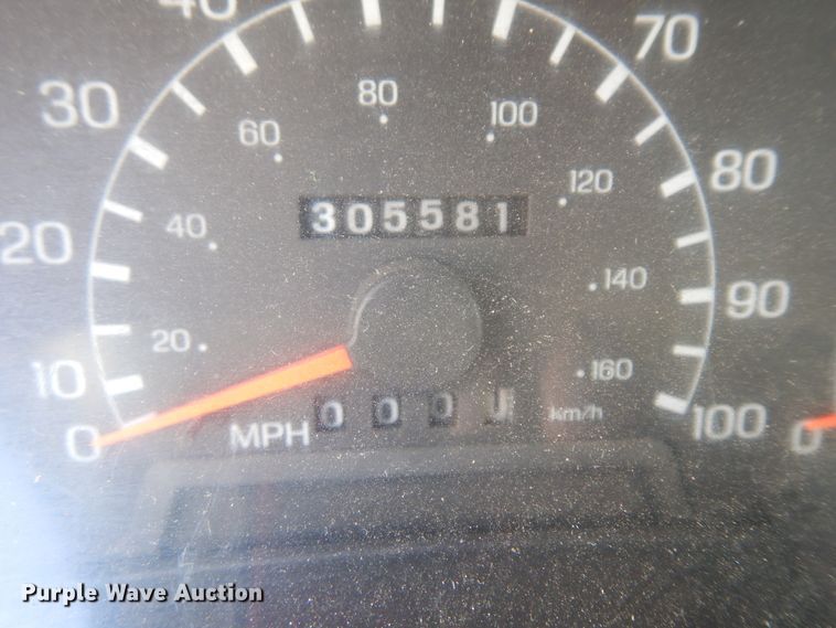 image for item ID9891 1999 Ford F550 Super Duty  flatbed truck