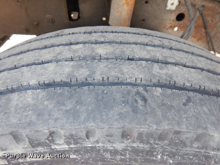 image for item ID9891 1999 Ford F550 Super Duty  flatbed truck