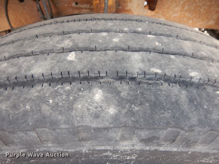 image for item ID9891 1999 Ford F550 Super Duty  flatbed truck