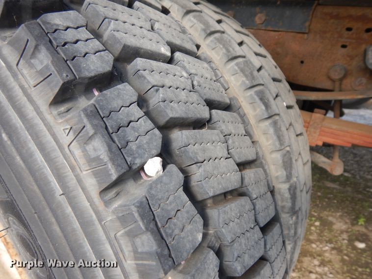 image for item ID9891 1999 Ford F550 Super Duty  flatbed truck