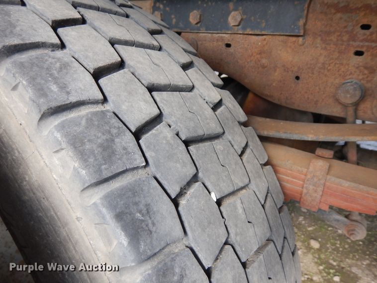 image for item ID9891 1999 Ford F550 Super Duty  flatbed truck