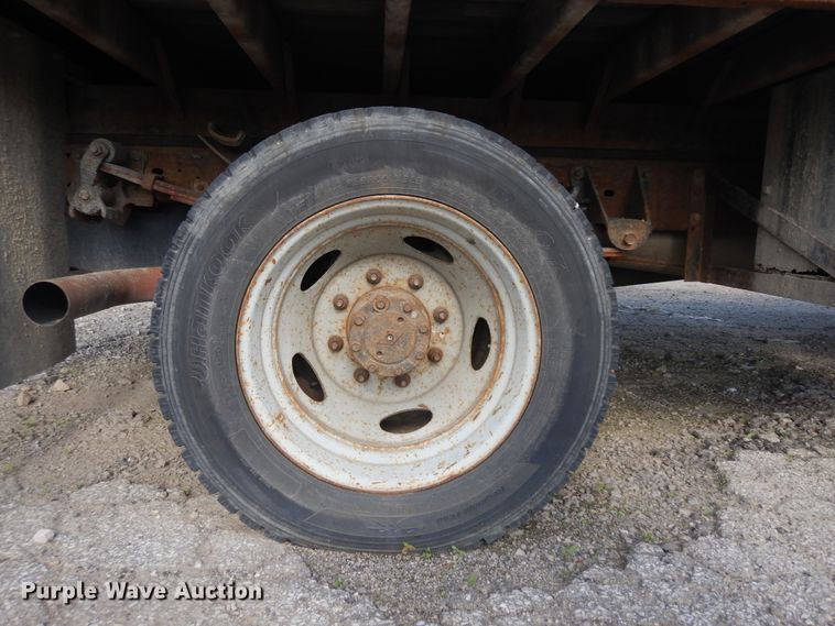 image for item ID9891 1999 Ford F550 Super Duty  flatbed truck