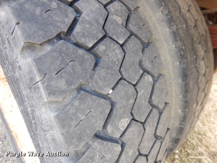 image for item ID9891 1999 Ford F550 Super Duty  flatbed truck