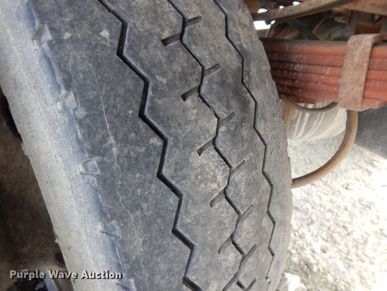 image for item ID9891 1999 Ford F550 Super Duty  flatbed truck