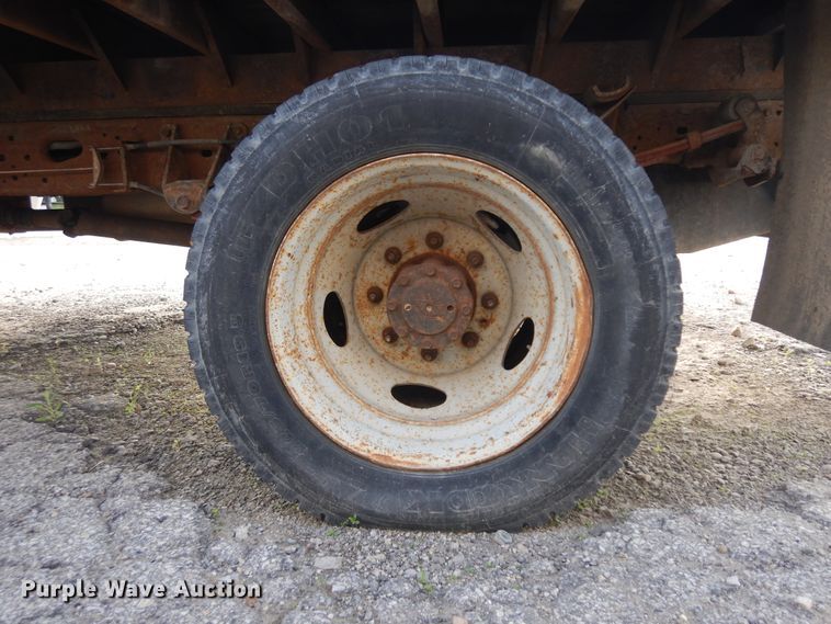 image for item ID9891 1999 Ford F550 Super Duty  flatbed truck