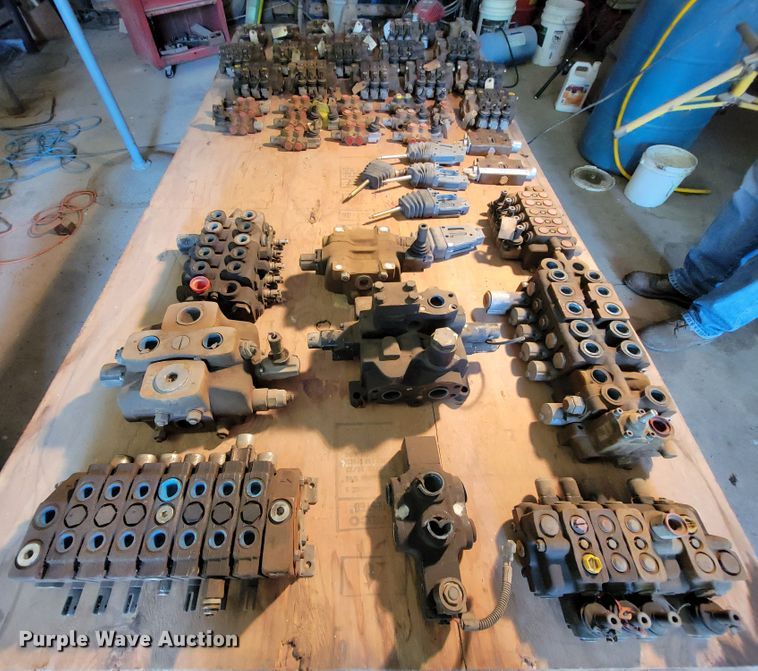 image for item IF9850 (42) hydraulic control valves