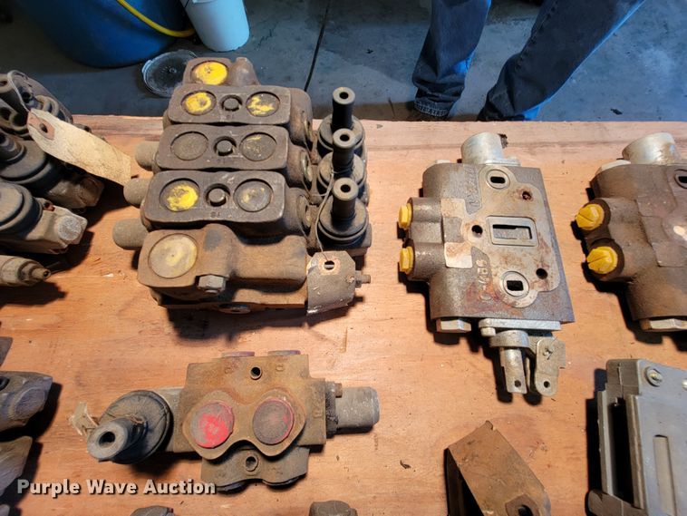 image for item IF9850 (42) hydraulic control valves