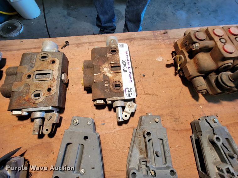image for item IF9850 (42) hydraulic control valves