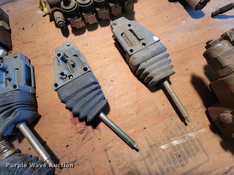 image for item IF9850 (42) hydraulic control valves