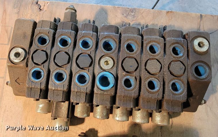 image for item IF9850 (42) hydraulic control valves