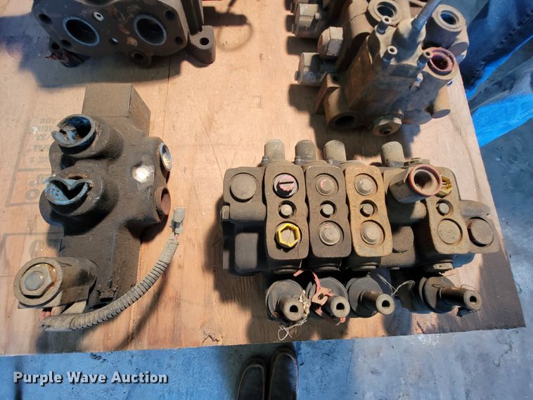 image for item IF9850 (42) hydraulic control valves