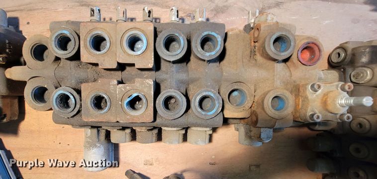 image for item IF9850 (42) hydraulic control valves