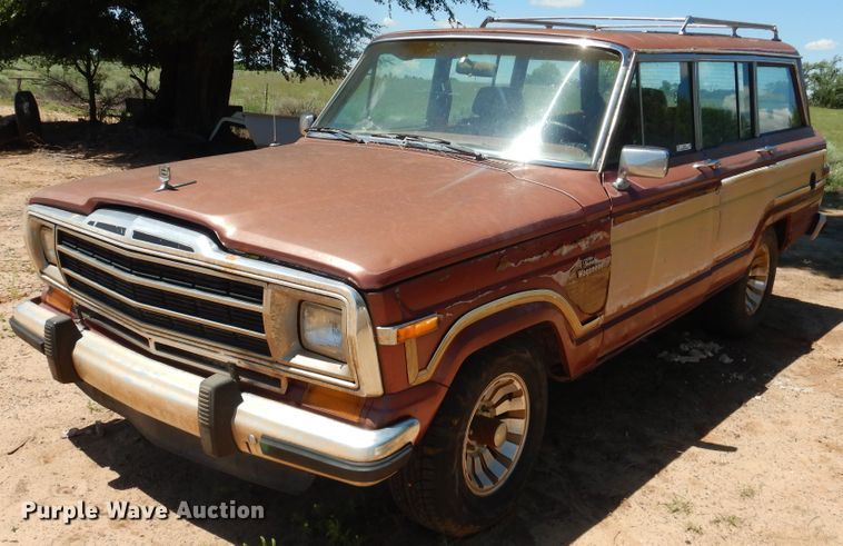 image for item IJ9380 1986 AMC Jeep Grand Wagoneer  SUV