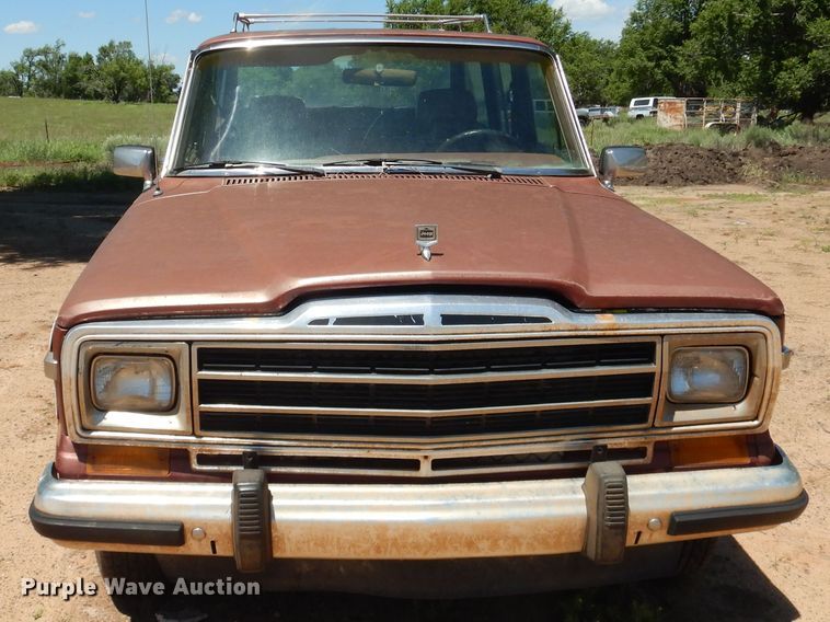 image for item IJ9380 1986 AMC Jeep Grand Wagoneer  SUV