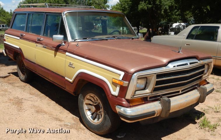 image for item IJ9380 1986 AMC Jeep Grand Wagoneer  SUV