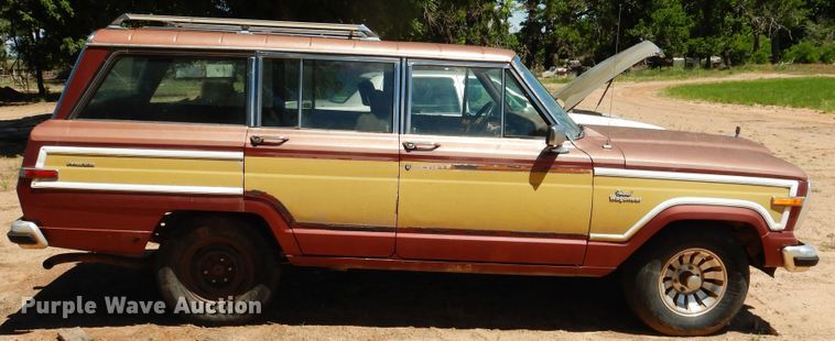 image for item IJ9380 1986 AMC Jeep Grand Wagoneer  SUV