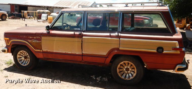 image for item IJ9380 1986 AMC Jeep Grand Wagoneer  SUV