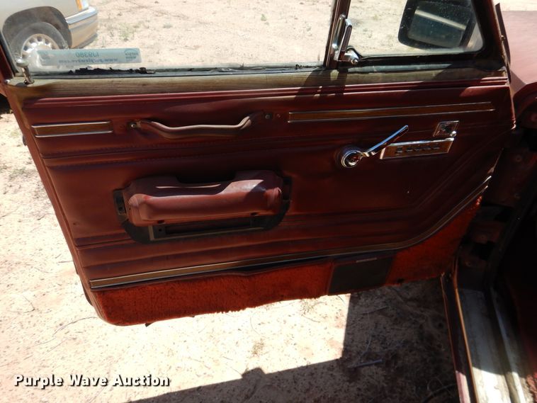 image for item IJ9380 1986 AMC Jeep Grand Wagoneer  SUV