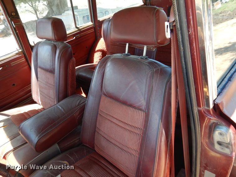image for item IJ9380 1986 AMC Jeep Grand Wagoneer  SUV