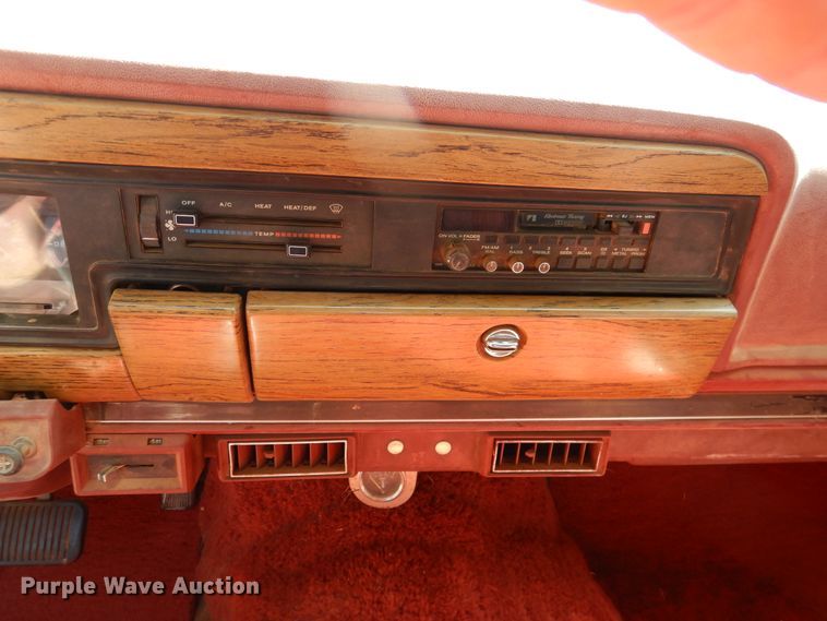 image for item IJ9380 1986 AMC Jeep Grand Wagoneer  SUV