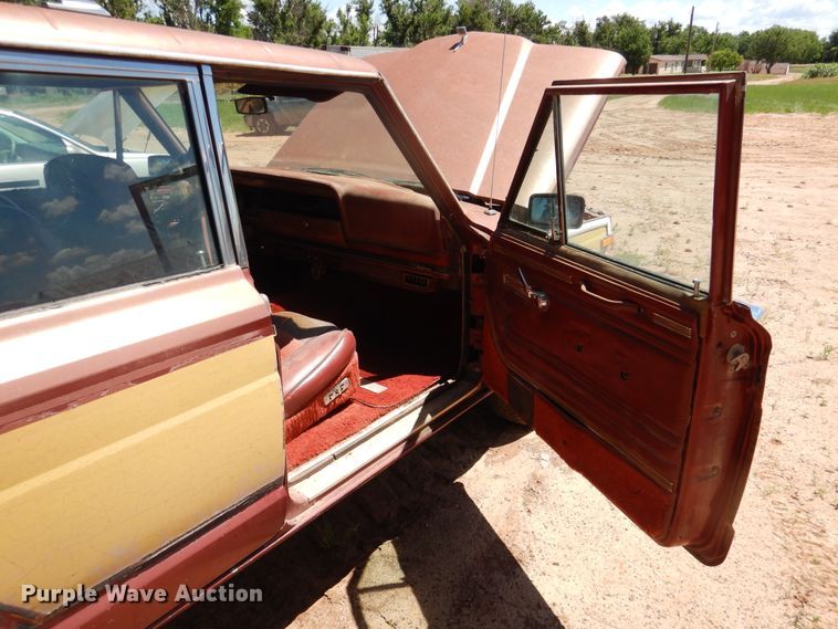 image for item IJ9380 1986 AMC Jeep Grand Wagoneer  SUV