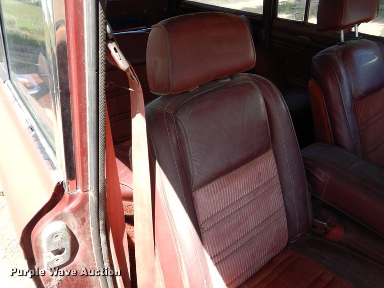 image for item IJ9380 1986 AMC Jeep Grand Wagoneer  SUV
