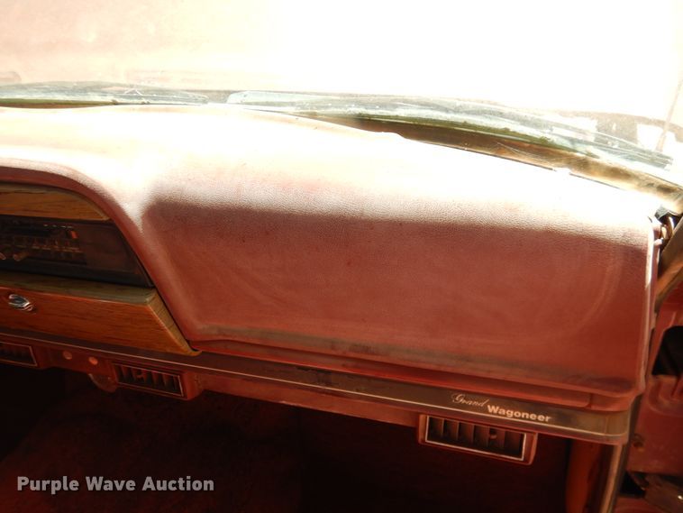 image for item IJ9380 1986 AMC Jeep Grand Wagoneer  SUV