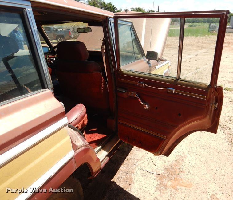 image for item IJ9380 1986 AMC Jeep Grand Wagoneer  SUV
