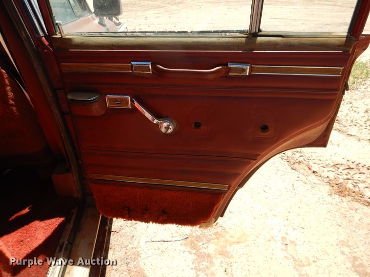 image for item IJ9380 1986 AMC Jeep Grand Wagoneer  SUV