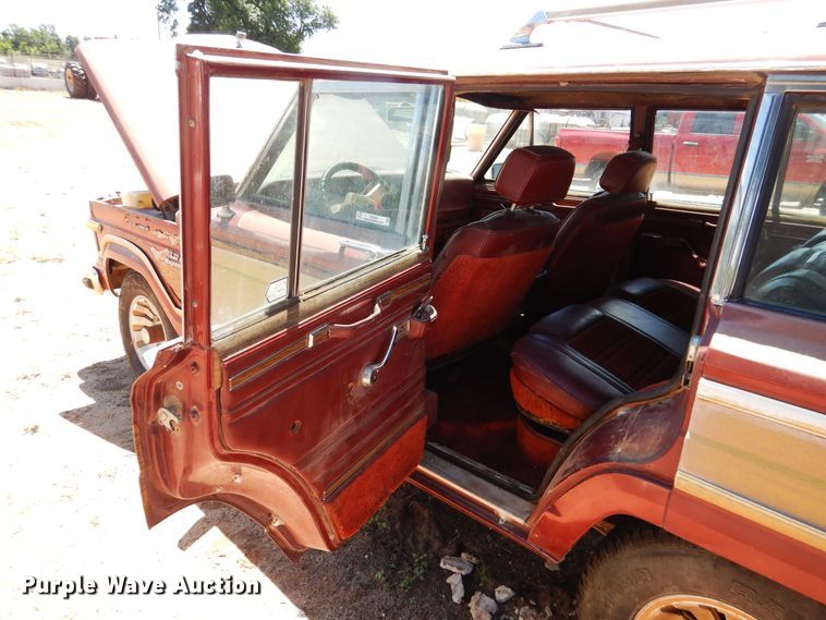image for item IJ9380 1986 AMC Jeep Grand Wagoneer  SUV