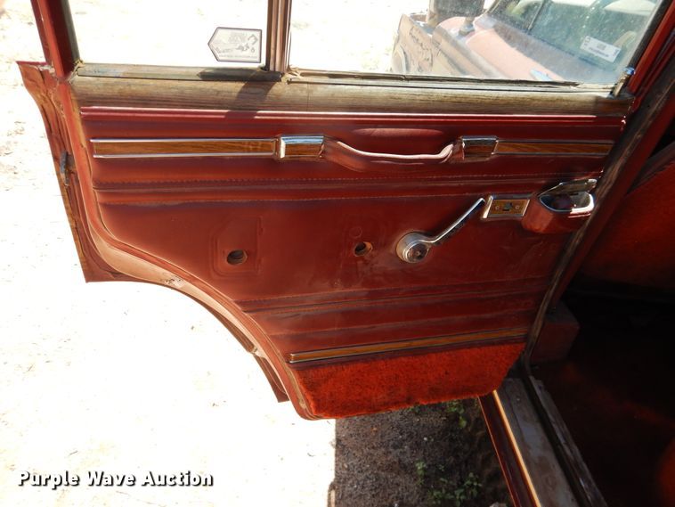 image for item IJ9380 1986 AMC Jeep Grand Wagoneer  SUV