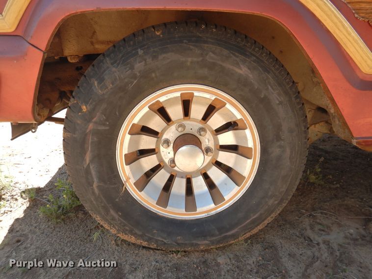image for item IJ9380 1986 AMC Jeep Grand Wagoneer  SUV