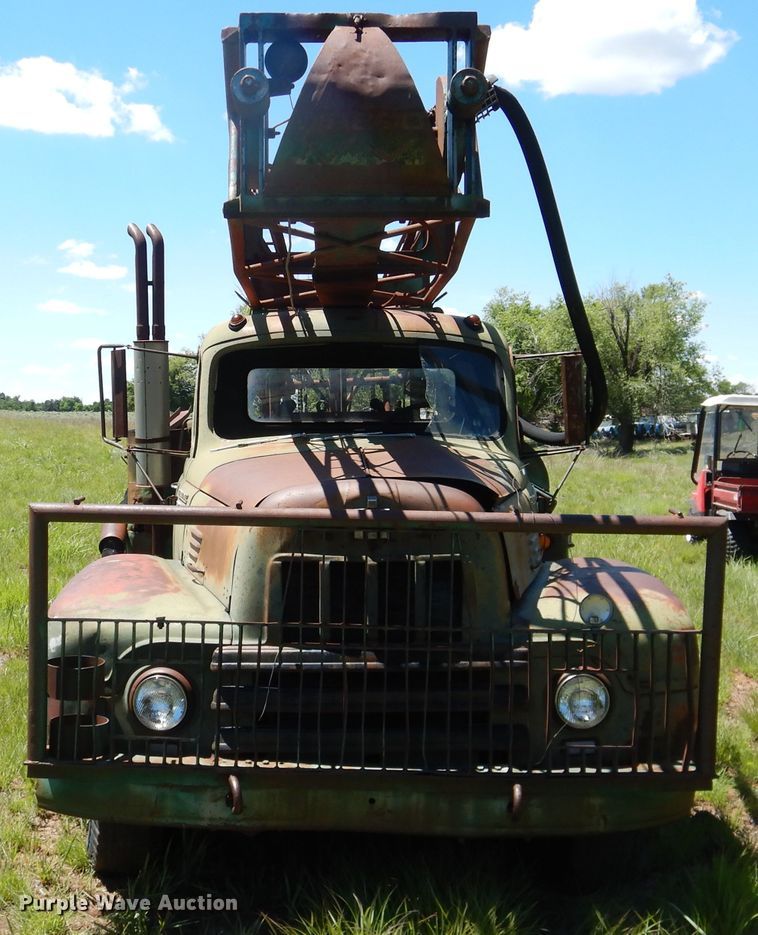 image for item IJ9382 1960 International R192  drilling rig truck