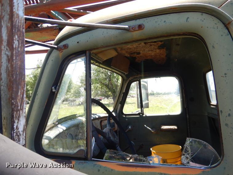 image for item IJ9382 1960 International R192  drilling rig truck