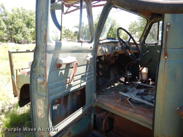 image for item IJ9382 1960 International R192  drilling rig truck