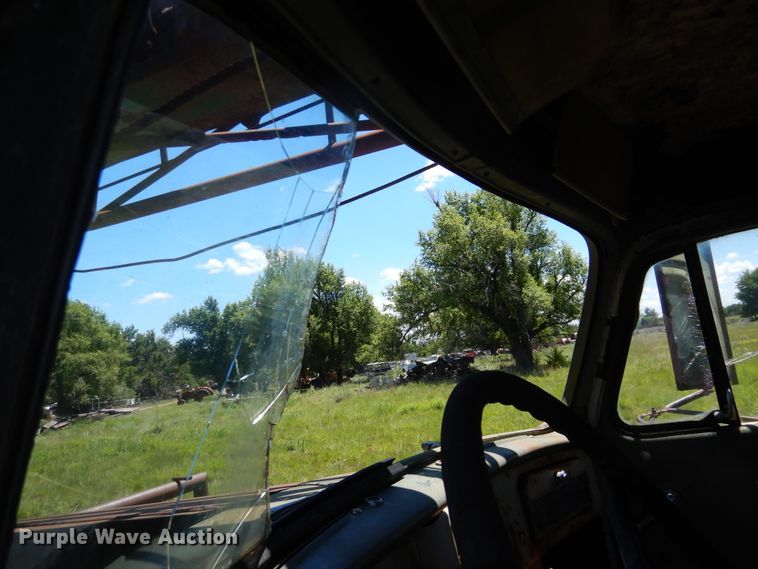 image for item IJ9382 1960 International R192  drilling rig truck