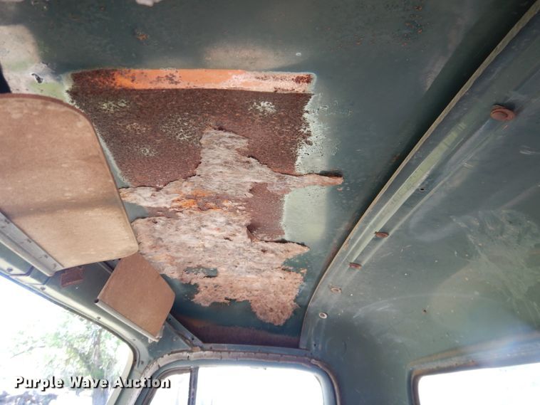 image for item IJ9382 1960 International R192  drilling rig truck