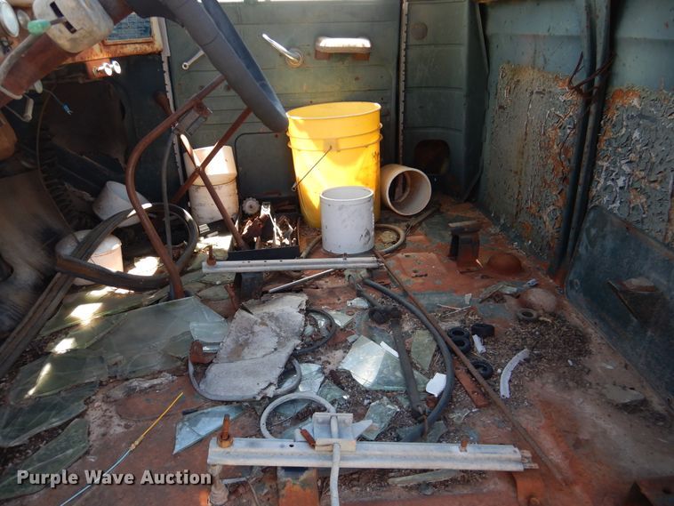 image for item IJ9382 1960 International R192  drilling rig truck