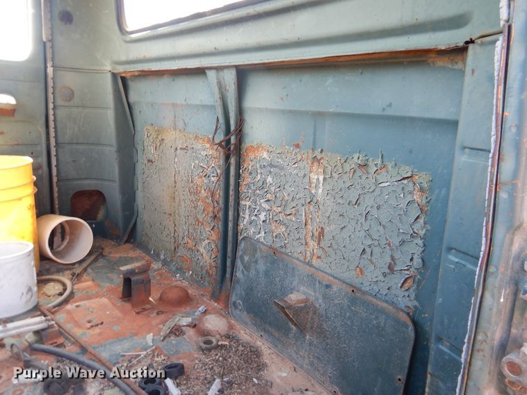 image for item IJ9382 1960 International R192  drilling rig truck