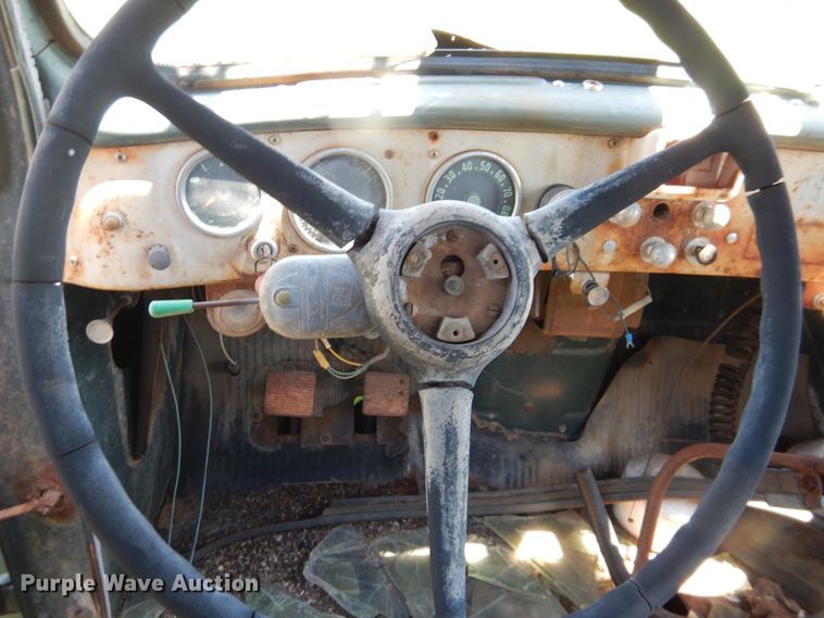 image for item IJ9382 1960 International R192  drilling rig truck